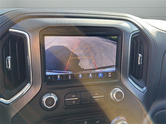 GMC Sierra 2500HD Vehicle Full-screen Gallery Image 21