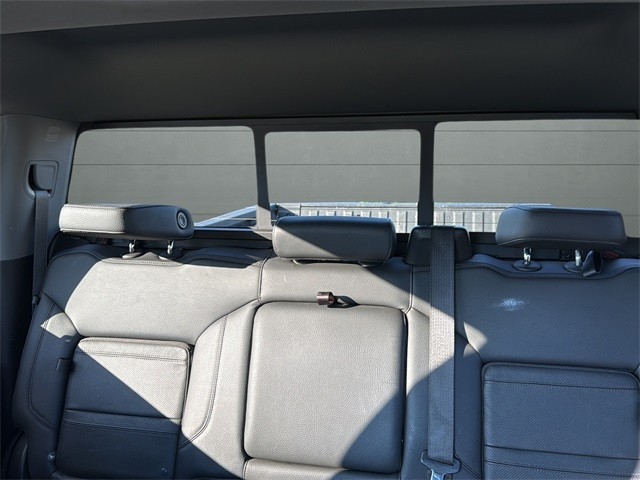 GMC Sierra 2500HD Vehicle Full-screen Gallery Image 26