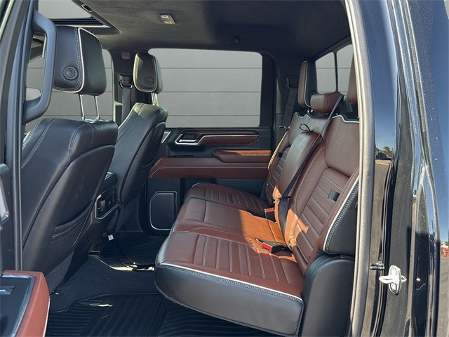 GMC Sierra 2500HD Vehicle Full-screen Gallery Image 17