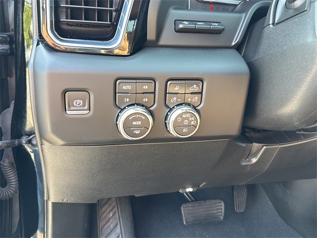 GMC Sierra 2500HD Vehicle Full-screen Gallery Image 19