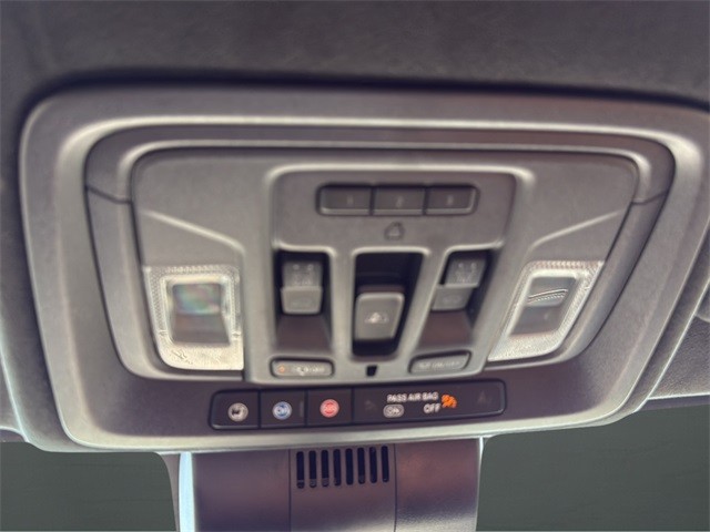 GMC Sierra 2500HD Vehicle Full-screen Gallery Image 23