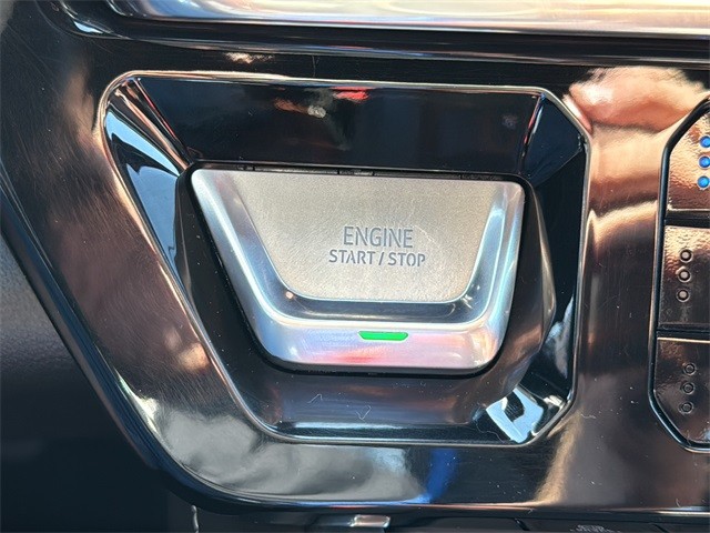 GMC Sierra 2500HD Vehicle Full-screen Gallery Image 24