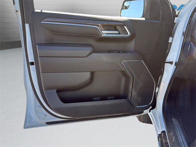 Chevrolet Silverado 1500 Vehicle Full-screen Gallery Image 11