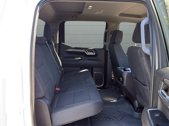 Chevrolet Silverado 1500 Vehicle Full-screen Gallery Image 14