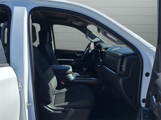 Chevrolet Silverado 1500 Vehicle Full-screen Gallery Image 15