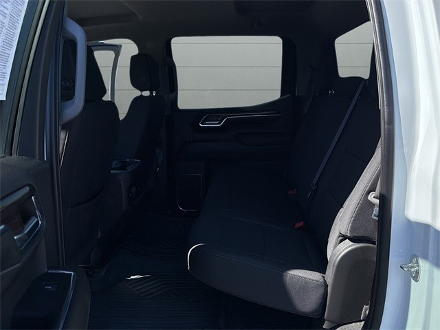 Chevrolet Silverado 1500 Vehicle Full-screen Gallery Image 16