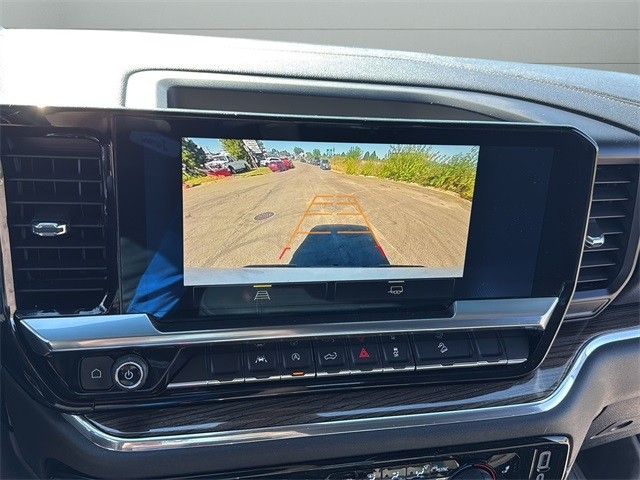 Chevrolet Silverado 1500 Vehicle Full-screen Gallery Image 23