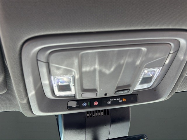 Chevrolet Silverado 1500 Vehicle Full-screen Gallery Image 24