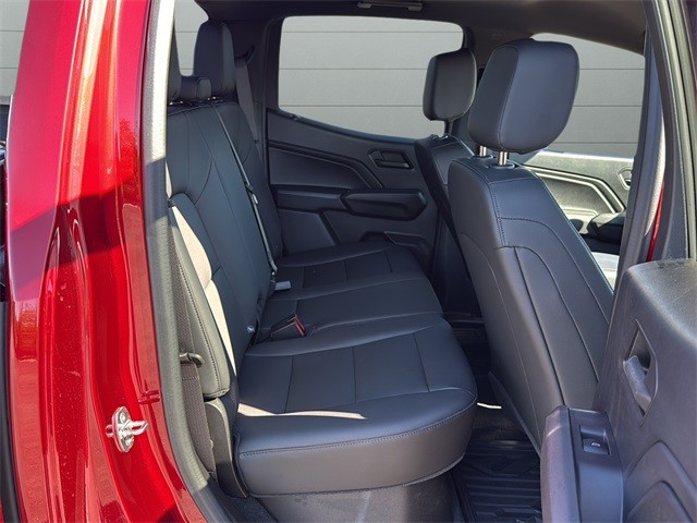 Chevrolet Colorado Vehicle Full-screen Gallery Image 14