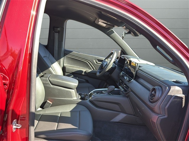 Chevrolet Colorado Vehicle Full-screen Gallery Image 15