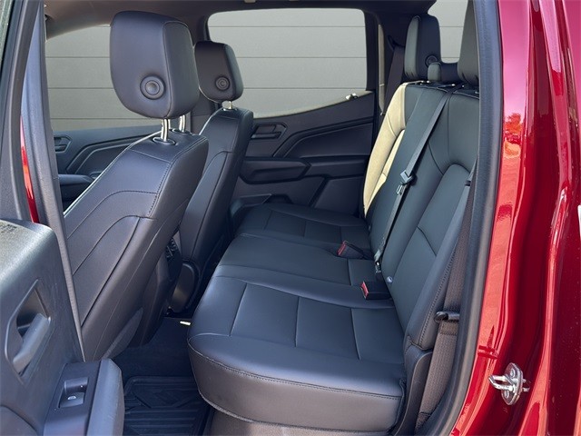 Chevrolet Colorado Vehicle Full-screen Gallery Image 16