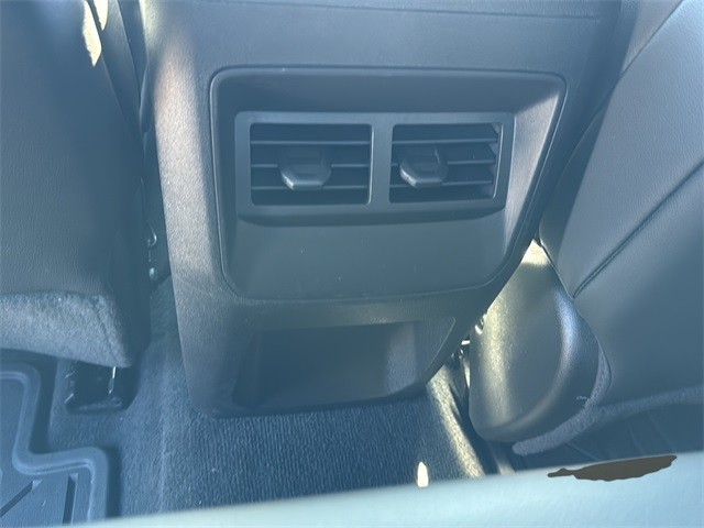 Chevrolet Colorado Vehicle Full-screen Gallery Image 17