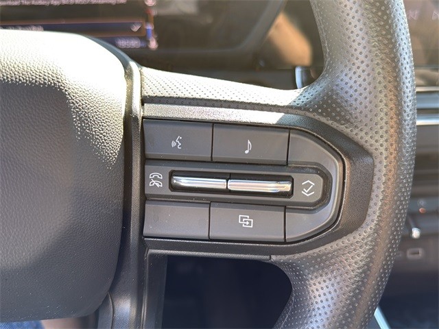 Chevrolet Colorado Vehicle Full-screen Gallery Image 18