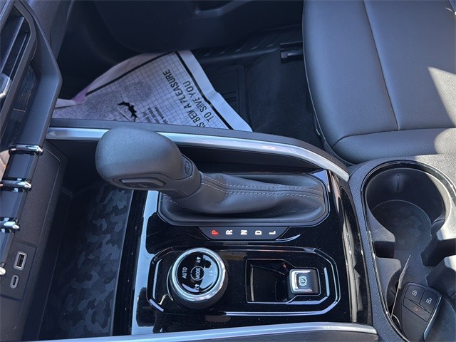 Chevrolet Colorado Vehicle Full-screen Gallery Image 19