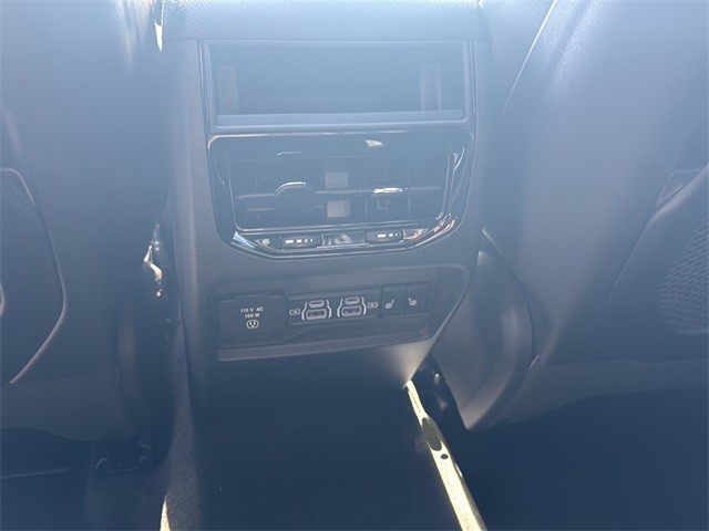 Jeep Grand Cherokee Vehicle Full-screen Gallery Image 18