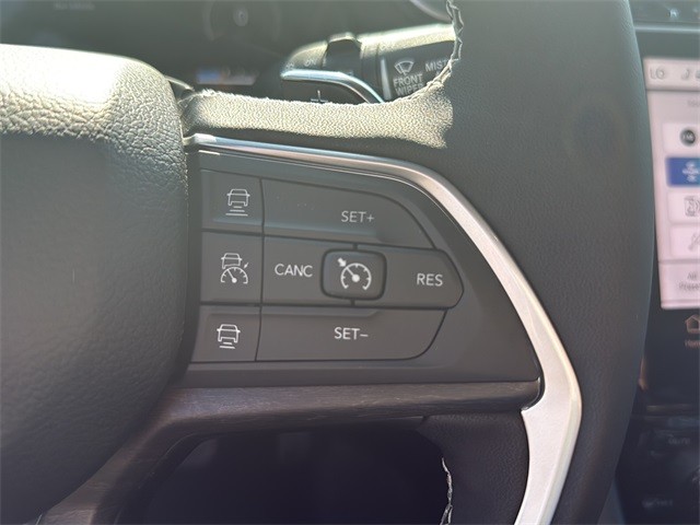 Jeep Grand Cherokee Vehicle Full-screen Gallery Image 19