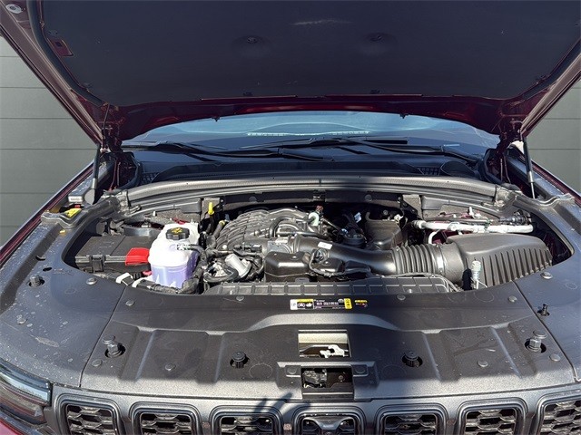 Jeep Grand Cherokee Vehicle Full-screen Gallery Image 20