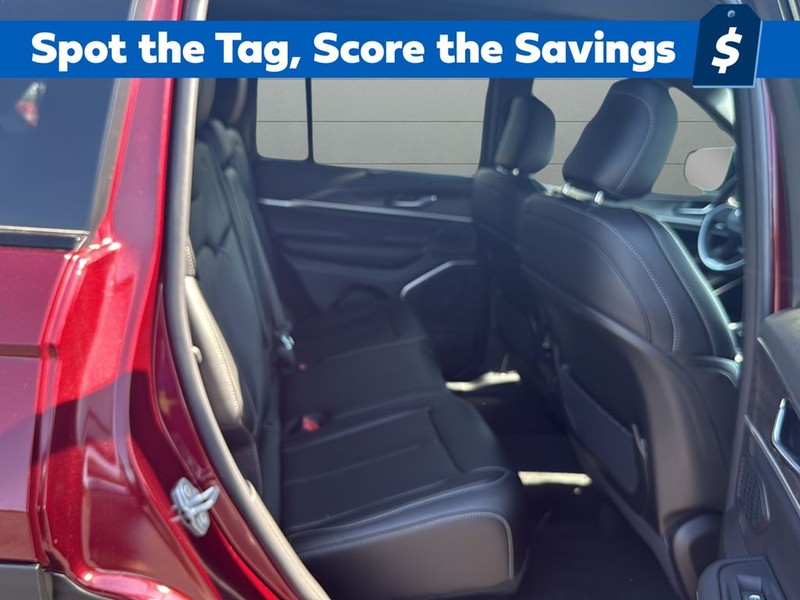 Jeep Grand Cherokee Vehicle Full-screen Gallery Image 14