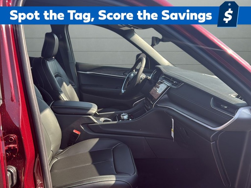 Jeep Grand Cherokee Vehicle Full-screen Gallery Image 15