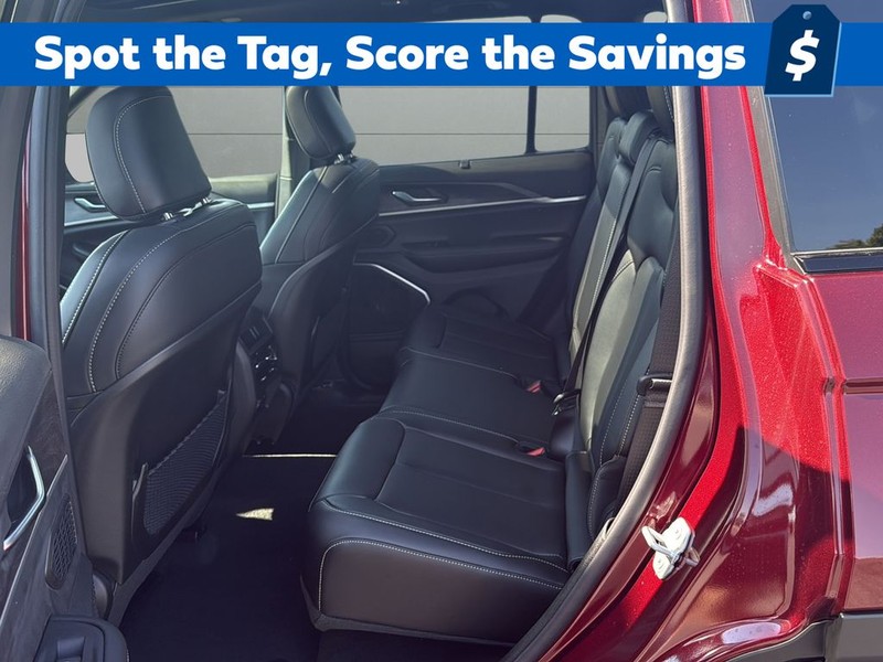 Jeep Grand Cherokee Vehicle Full-screen Gallery Image 17