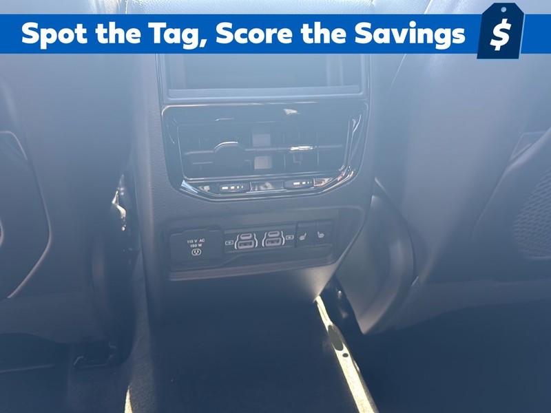 Jeep Grand Cherokee Vehicle Full-screen Gallery Image 18