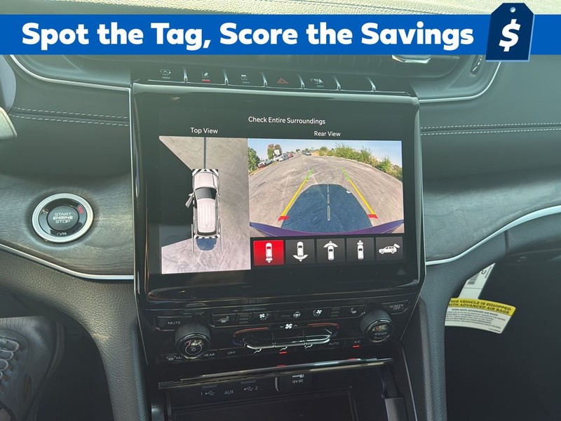 Jeep Grand Cherokee Vehicle Full-screen Gallery Image 23