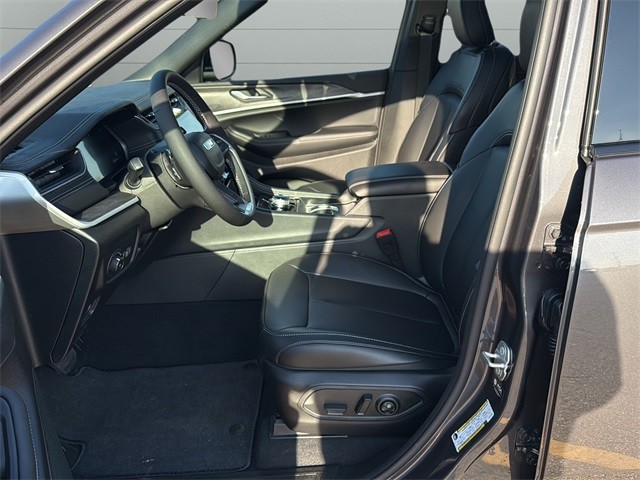 Jeep Grand Cherokee Vehicle Full-screen Gallery Image 10