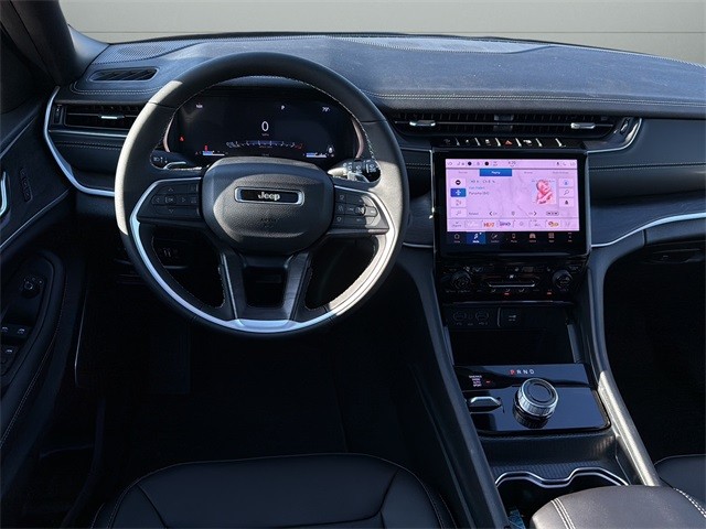 Jeep Grand Cherokee Vehicle Full-screen Gallery Image 12