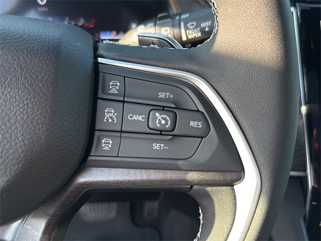 Jeep Grand Cherokee Vehicle Full-screen Gallery Image 19