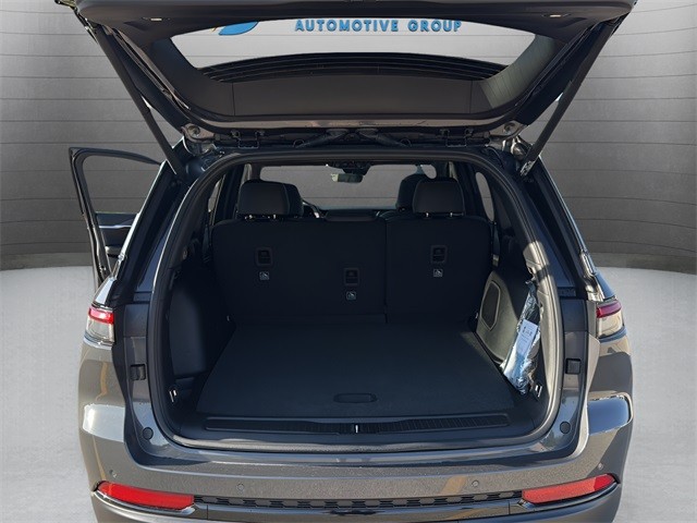 Jeep Grand Cherokee Vehicle Full-screen Gallery Image 26