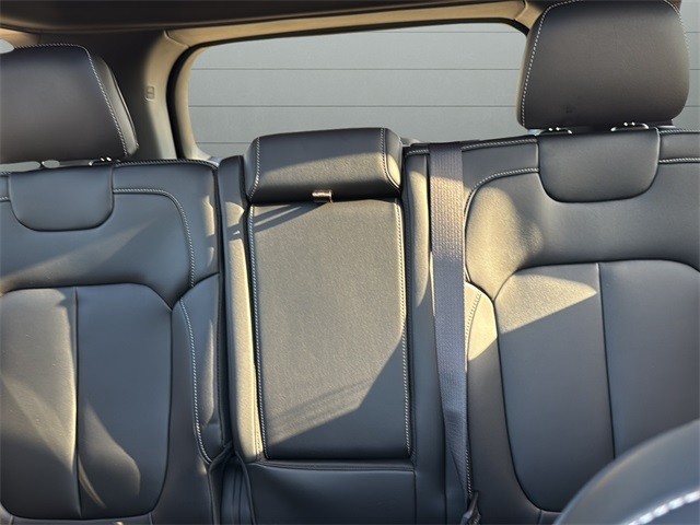 Jeep Grand Cherokee Vehicle Full-screen Gallery Image 28