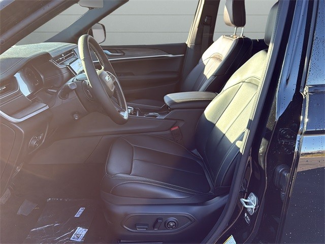 Jeep Grand Cherokee Vehicle Full-screen Gallery Image 10