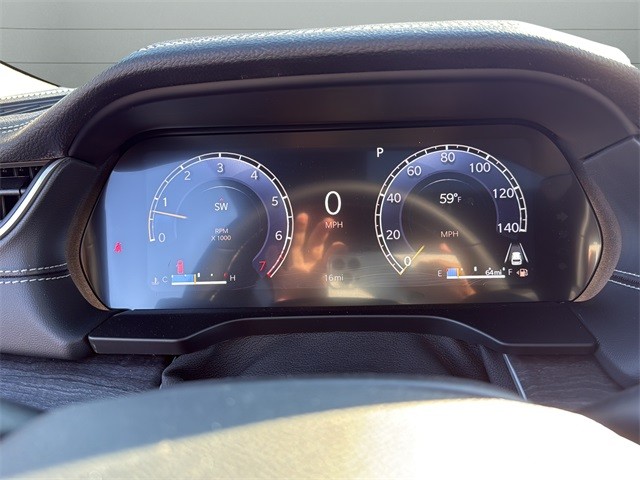 Jeep Grand Cherokee Vehicle Full-screen Gallery Image 13