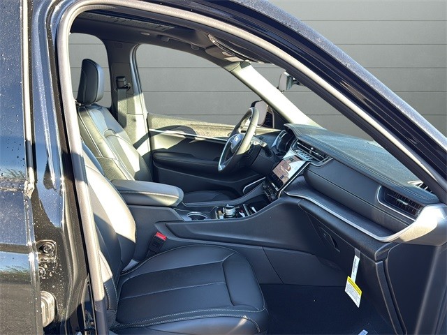 Jeep Grand Cherokee Vehicle Full-screen Gallery Image 15