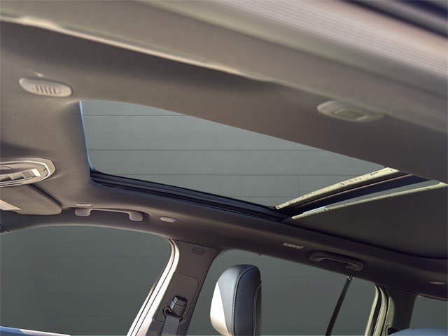 Jeep Grand Cherokee Vehicle Full-screen Gallery Image 16