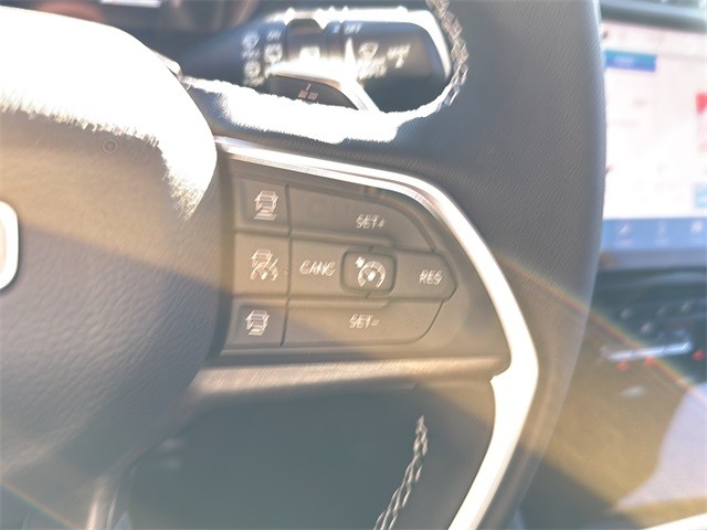 Jeep Grand Cherokee Vehicle Full-screen Gallery Image 19