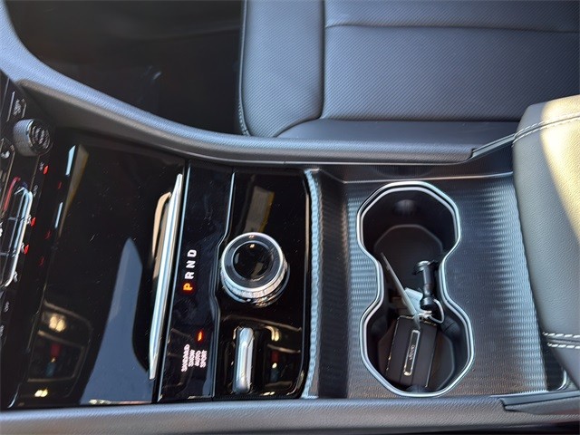 Jeep Grand Cherokee Vehicle Full-screen Gallery Image 21