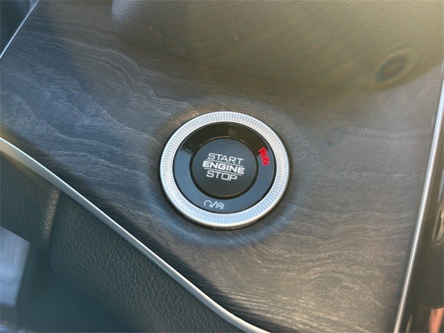 Jeep Grand Cherokee Vehicle Full-screen Gallery Image 25