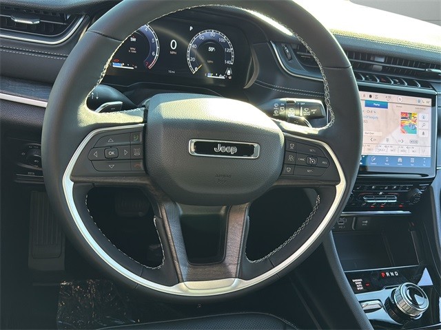 Jeep Grand Cherokee Vehicle Full-screen Gallery Image 27