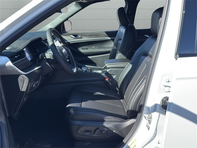 Jeep Grand Cherokee Vehicle Full-screen Gallery Image 10