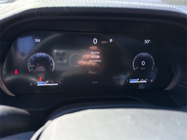 Jeep Grand Cherokee Vehicle Full-screen Gallery Image 13