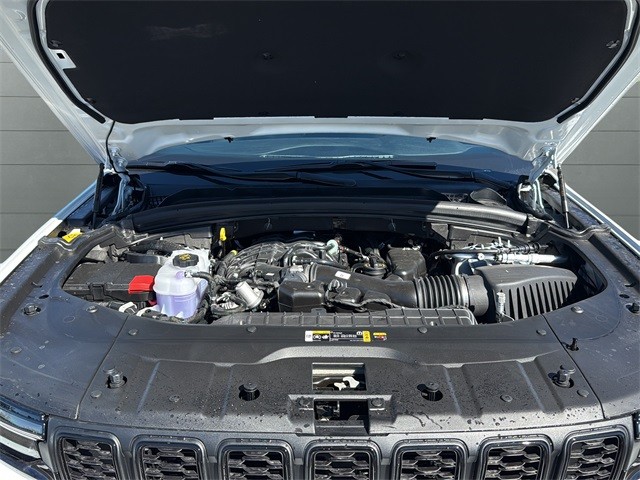 Jeep Grand Cherokee Vehicle Full-screen Gallery Image 20