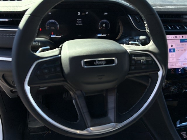 Jeep Grand Cherokee Vehicle Full-screen Gallery Image 27