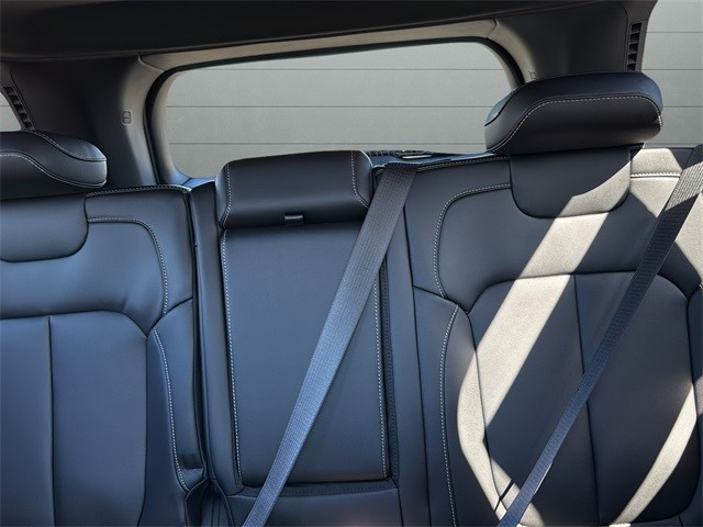 Jeep Grand Cherokee Vehicle Full-screen Gallery Image 28