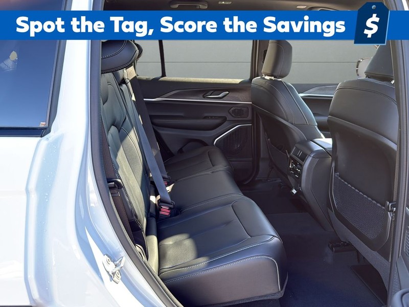 Jeep Grand Cherokee Vehicle Full-screen Gallery Image 14