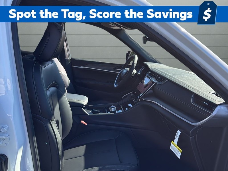 Jeep Grand Cherokee Vehicle Full-screen Gallery Image 15