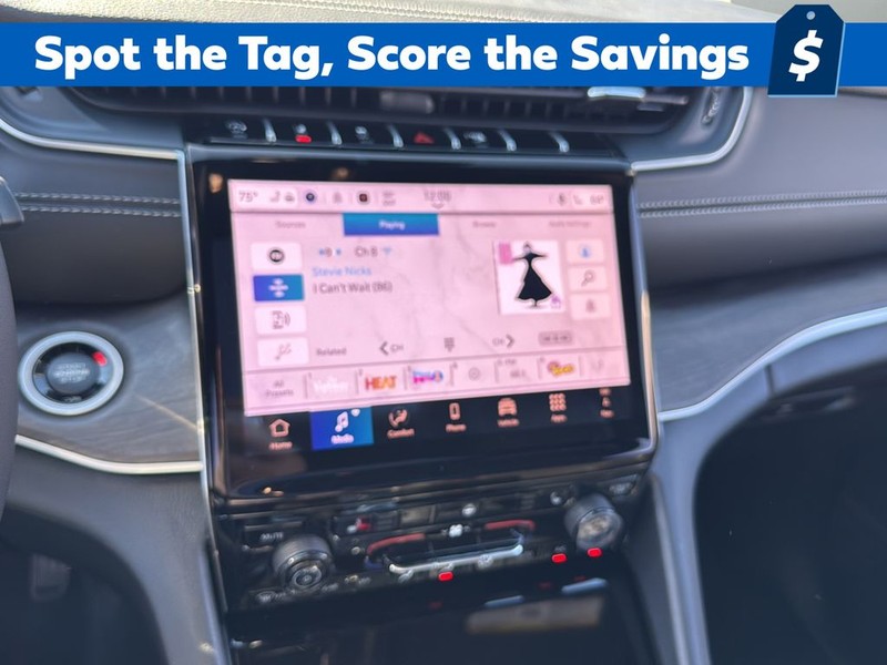 Jeep Grand Cherokee Vehicle Full-screen Gallery Image 22