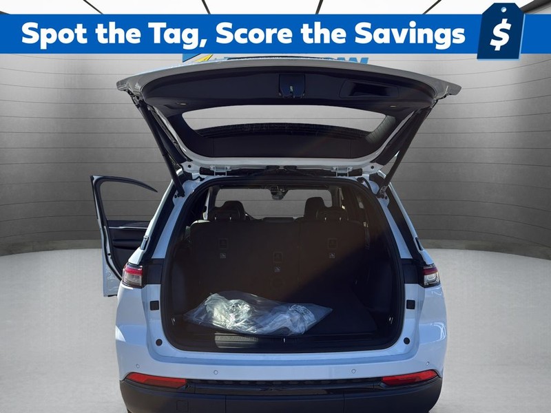 Jeep Grand Cherokee Vehicle Full-screen Gallery Image 26