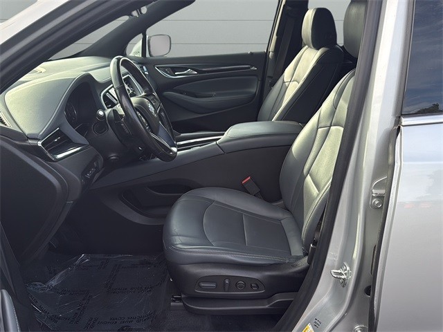 Buick Enclave Vehicle Full-screen Gallery Image 10