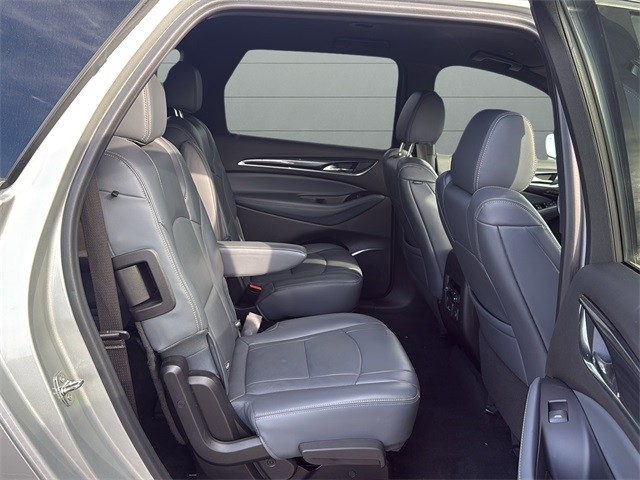 Buick Enclave Vehicle Full-screen Gallery Image 14